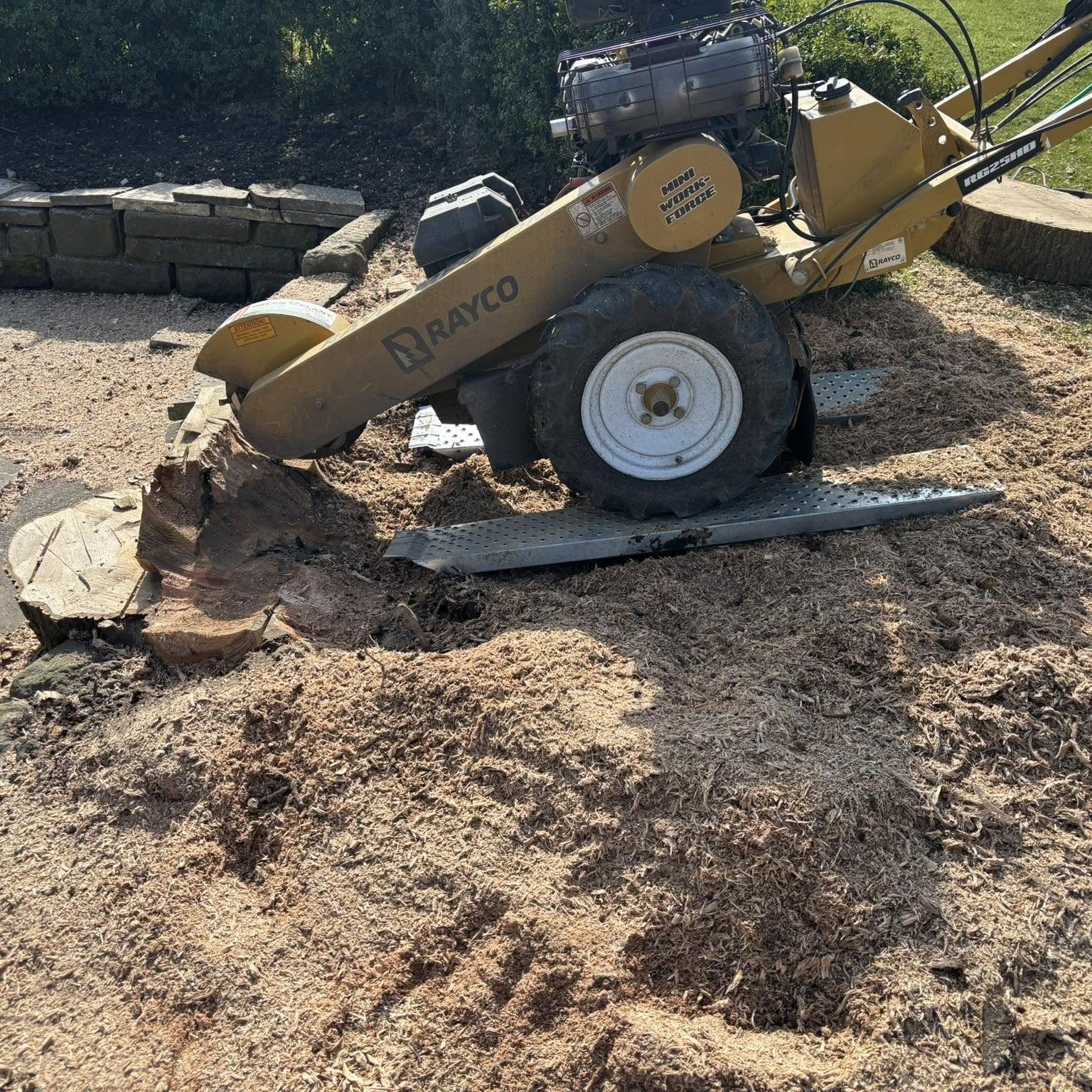 487140313_122117992130768115_6540266444494356874_n Viking stump grinding